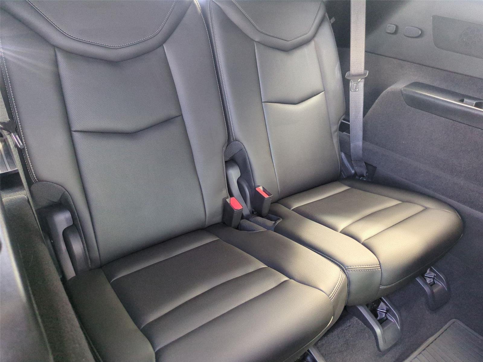 Used 2022 Crystal White Tricoat Cadillac Sport image 35