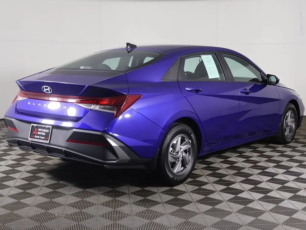 Used 2025 Blue Hyundai SE image 8