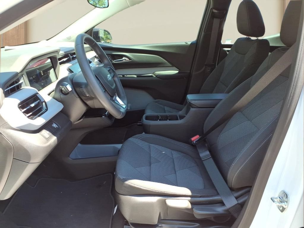 New 2027 Summit White Chevrolet LT image 16