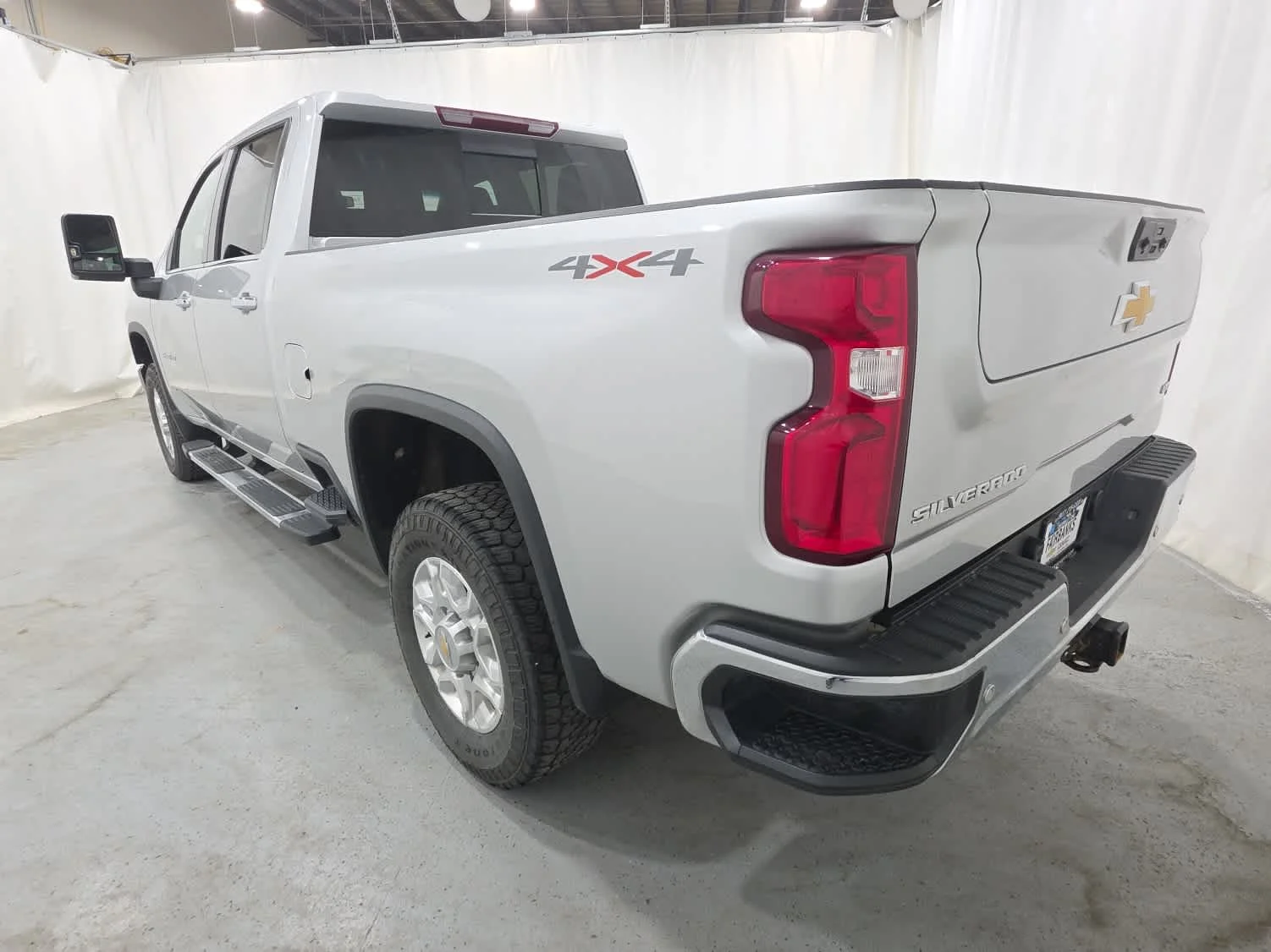 Used 2022 Silver Ice Metallic Chevrolet LTZ image 4