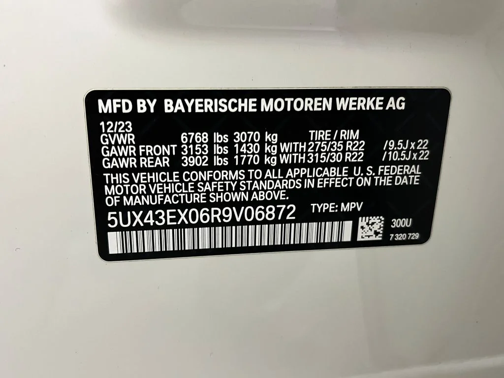 Used 2024 Alpine White BMW M60i image 28