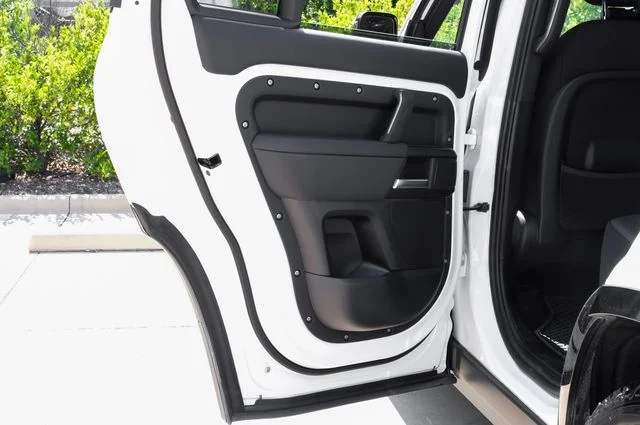 2025 Land Rover Defender V8 - Photo 56