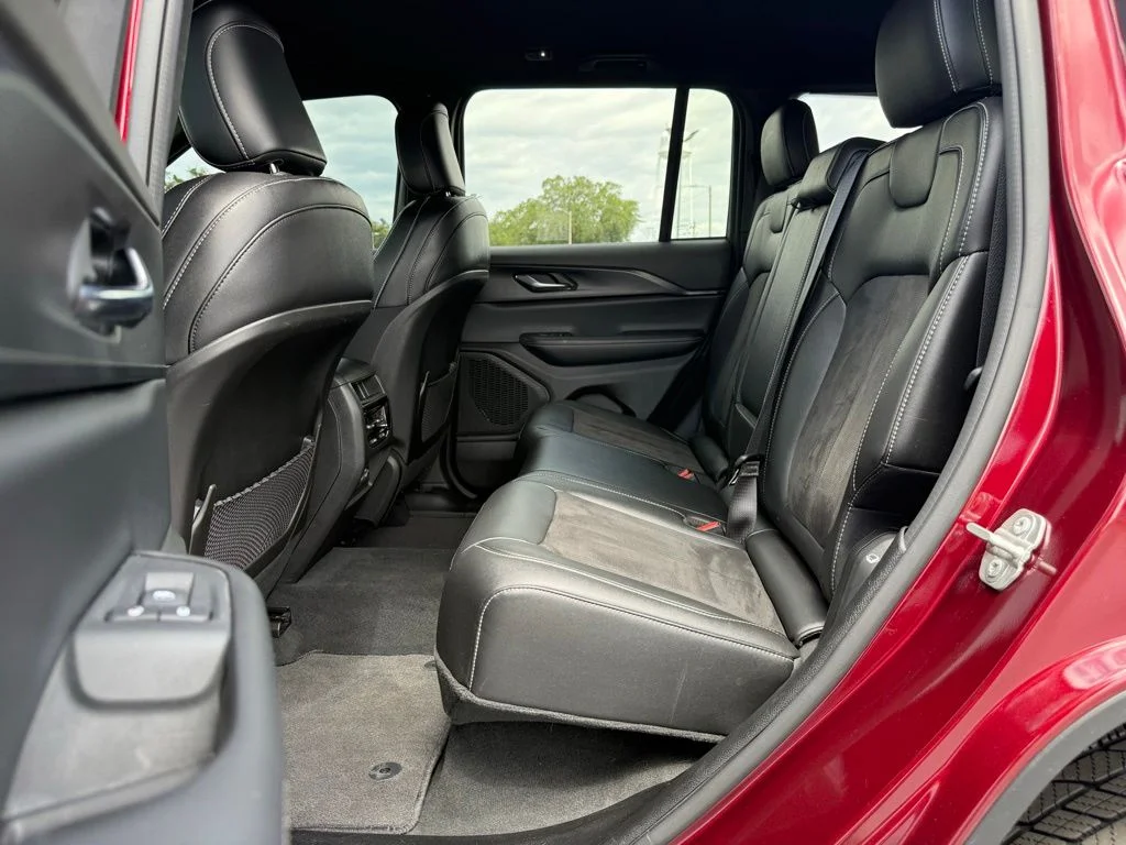 Used 2024 Red Jeep Altitude image 13