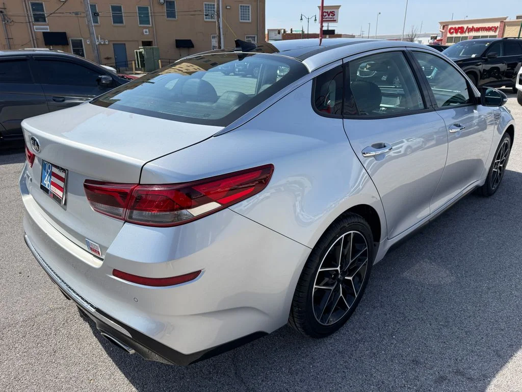 Used 2020 Silver Kia SE image 8