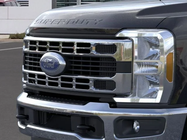 New 2025 Black Metallic Ford XLT image 17