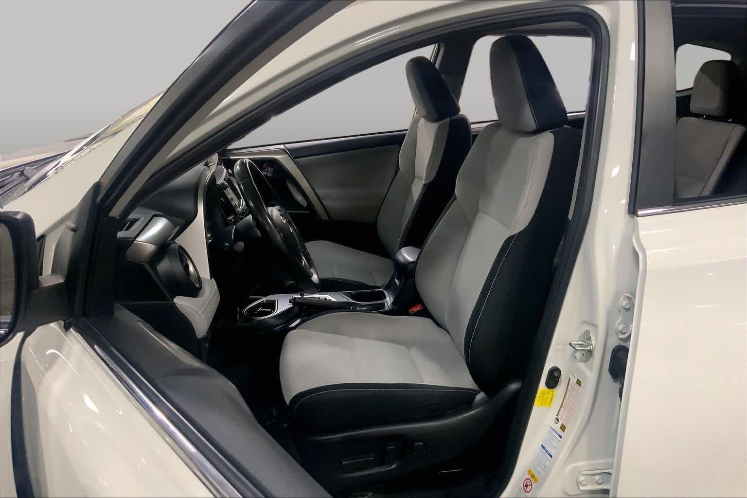 Used 2018 Super White Toyota XLE image 8