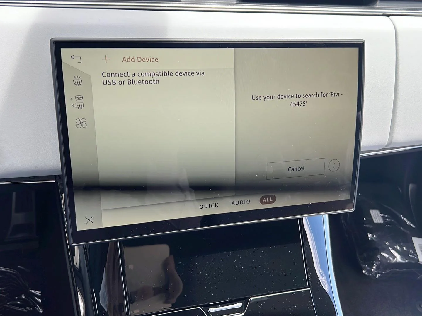 New 2026 Constellation Blue SV Bespoke Ultra Metallic Gloss Land Rover Dynamic SE image 19