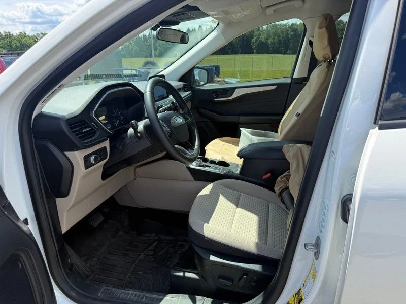 Used 2022 White Ford SE image 10