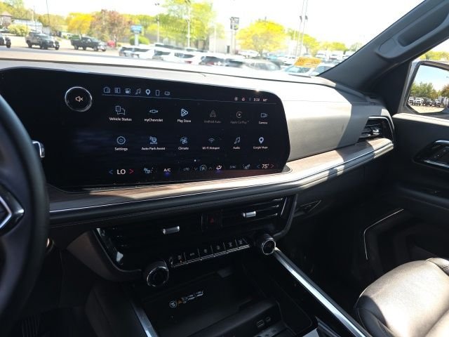 Used 2025 Gray Chevrolet Z71 image 22