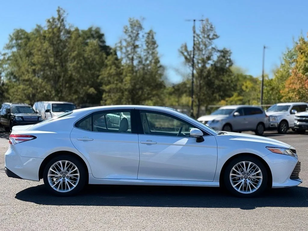 Used 2018 Beige Toyota XLE image 6