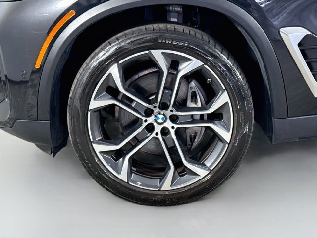 Used 2024 Black Sapphire Metallic BMW sDrive40i image 34