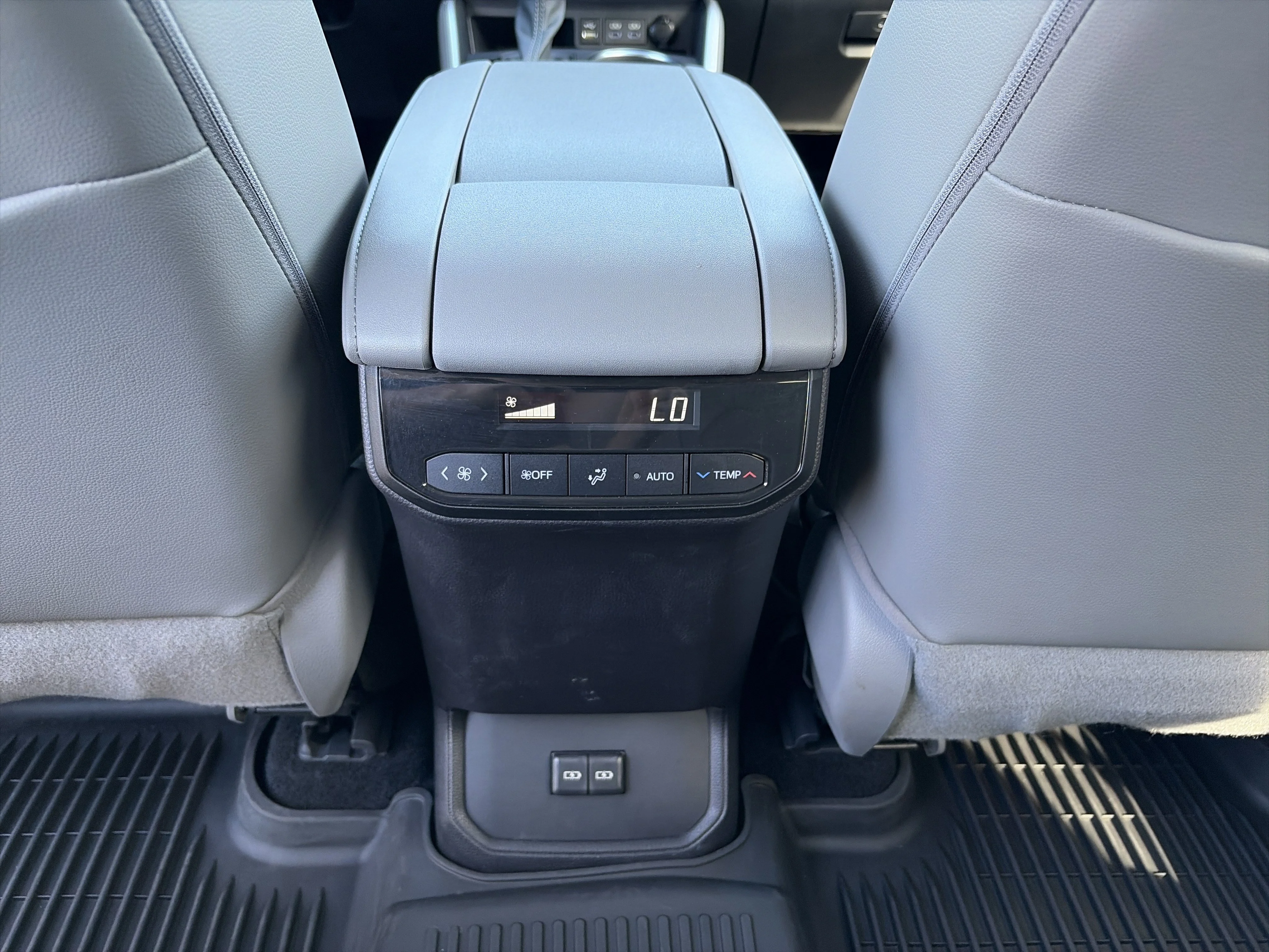 2022 Toyota Highlander XLE - Photo 26