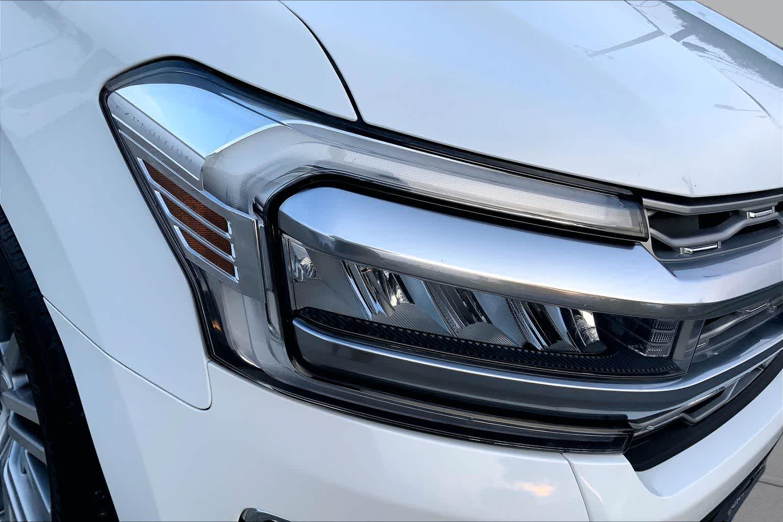 Used 2023 Star White Metallic Tri-Coat Ford Platinum image 56