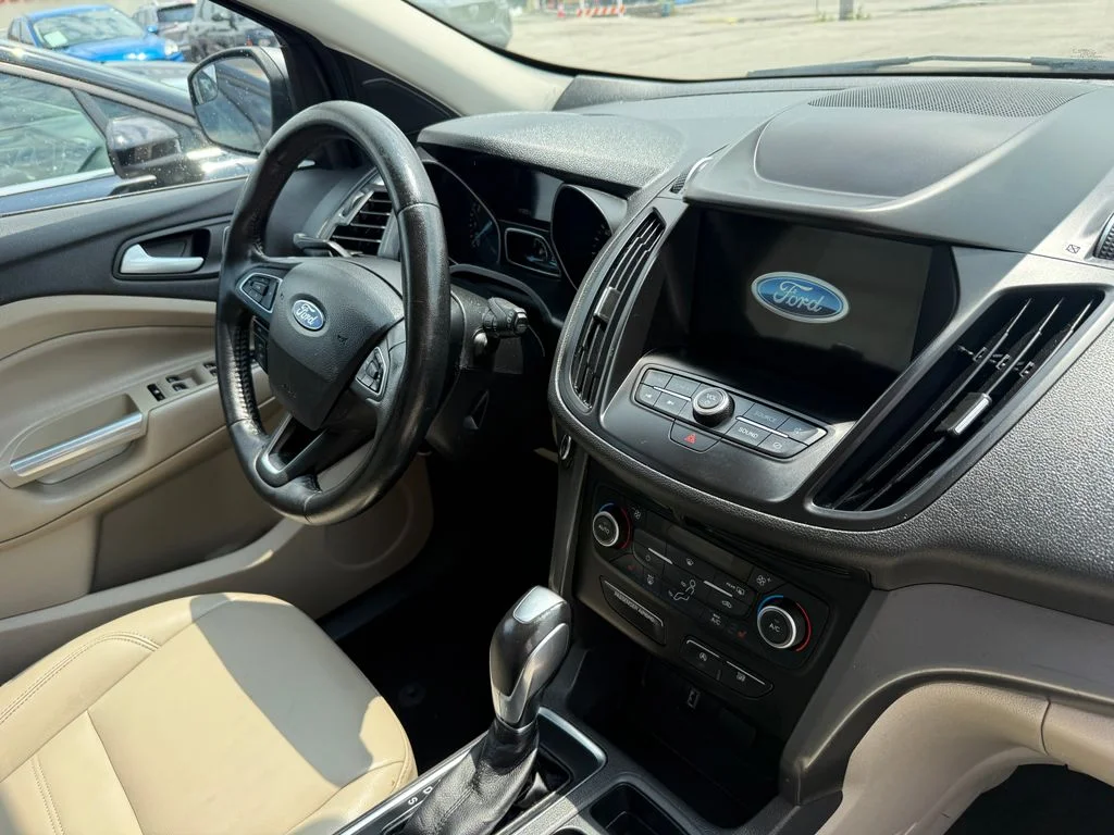 Used 2019 Gray Ford SEL image 23