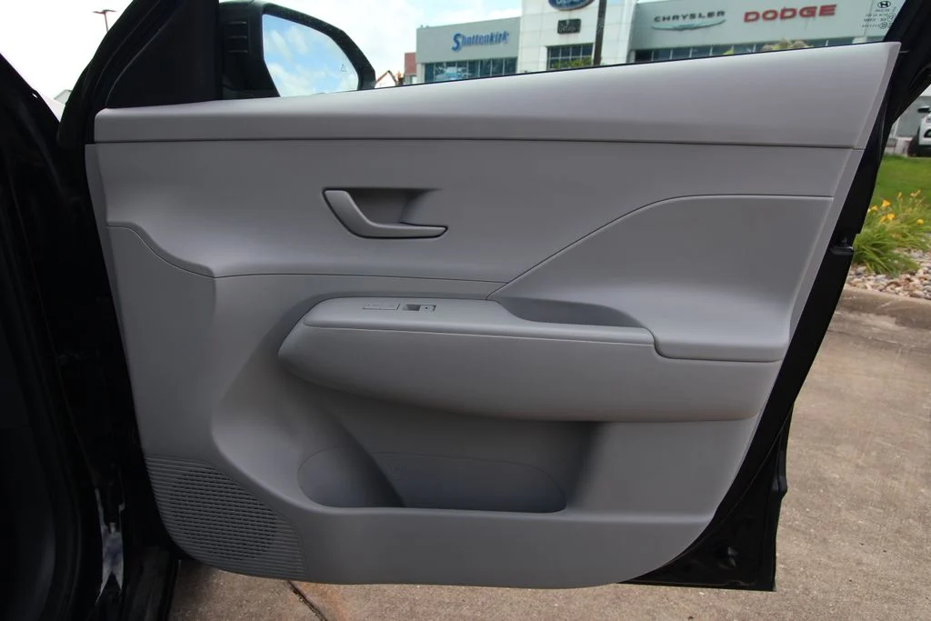 Used 2025 Black Hyundai SEL image 34