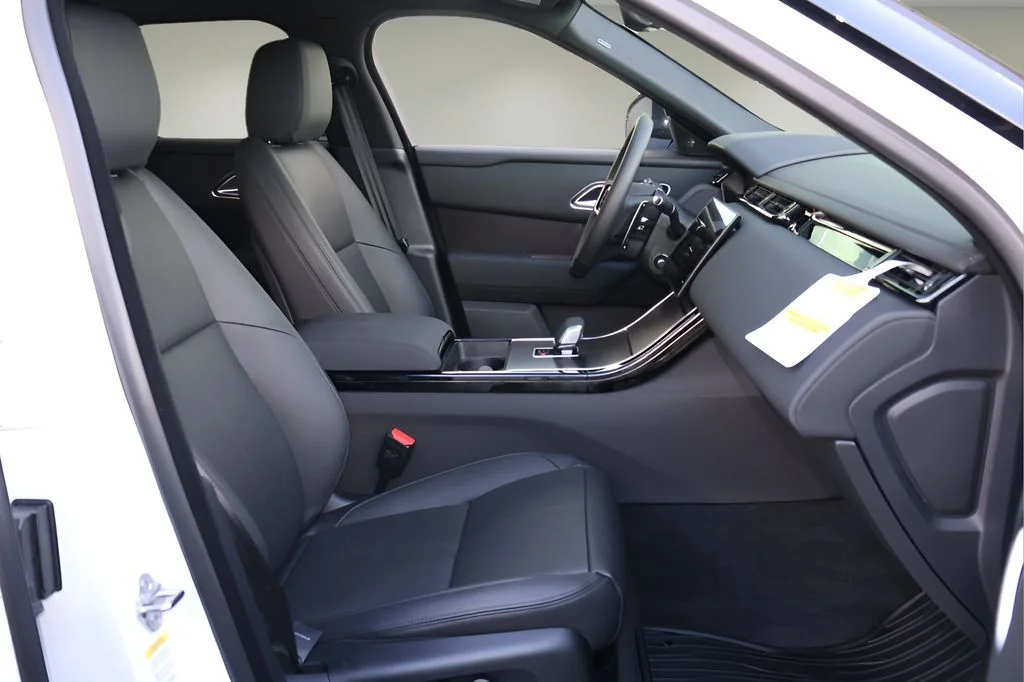 New 2026 Fuji White Land Rover Dynamic SE image 19