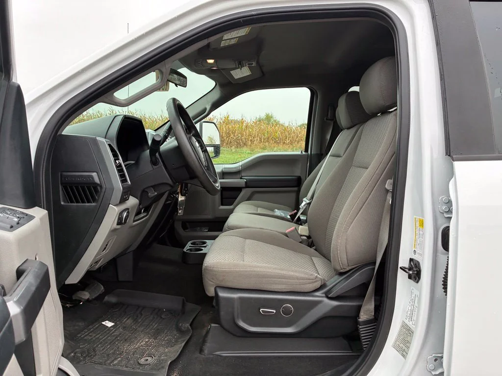 Used 2019 White Ford XLT image 9