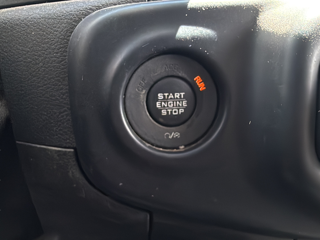 Used 2019 Blue Jeep Unlimited Sport S image 10