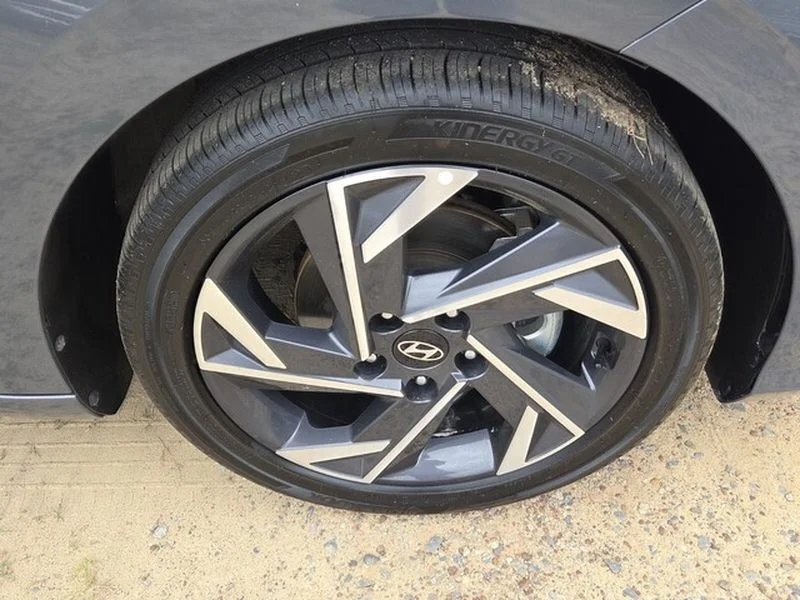 Used 2025 Gray Hyundai SEL Convenience image 17
