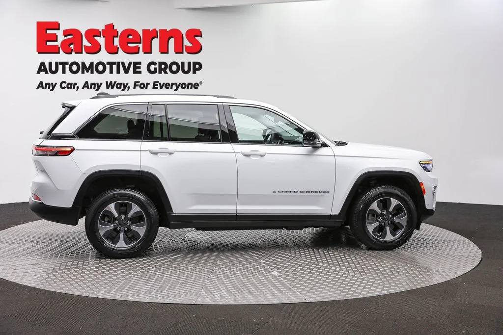 Used 2022 White Jeep 4xe image 4