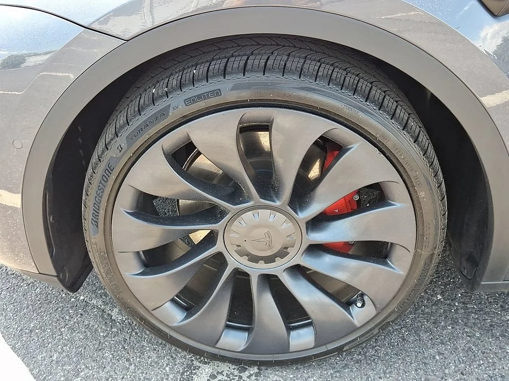 Used 2022  Tesla Performance image 28