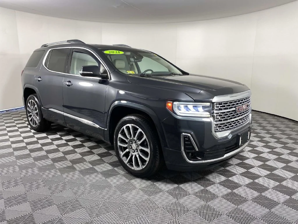 Used 2021 Hunter Green GMC Denali image 1