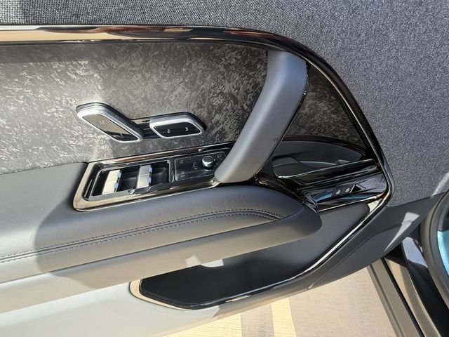 New 2026 Santorini Black Land Rover Dynamic SE image 11