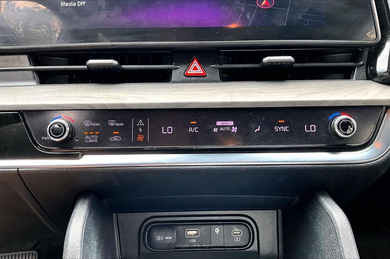 Used 2023 Black Kia X-Line image 25
