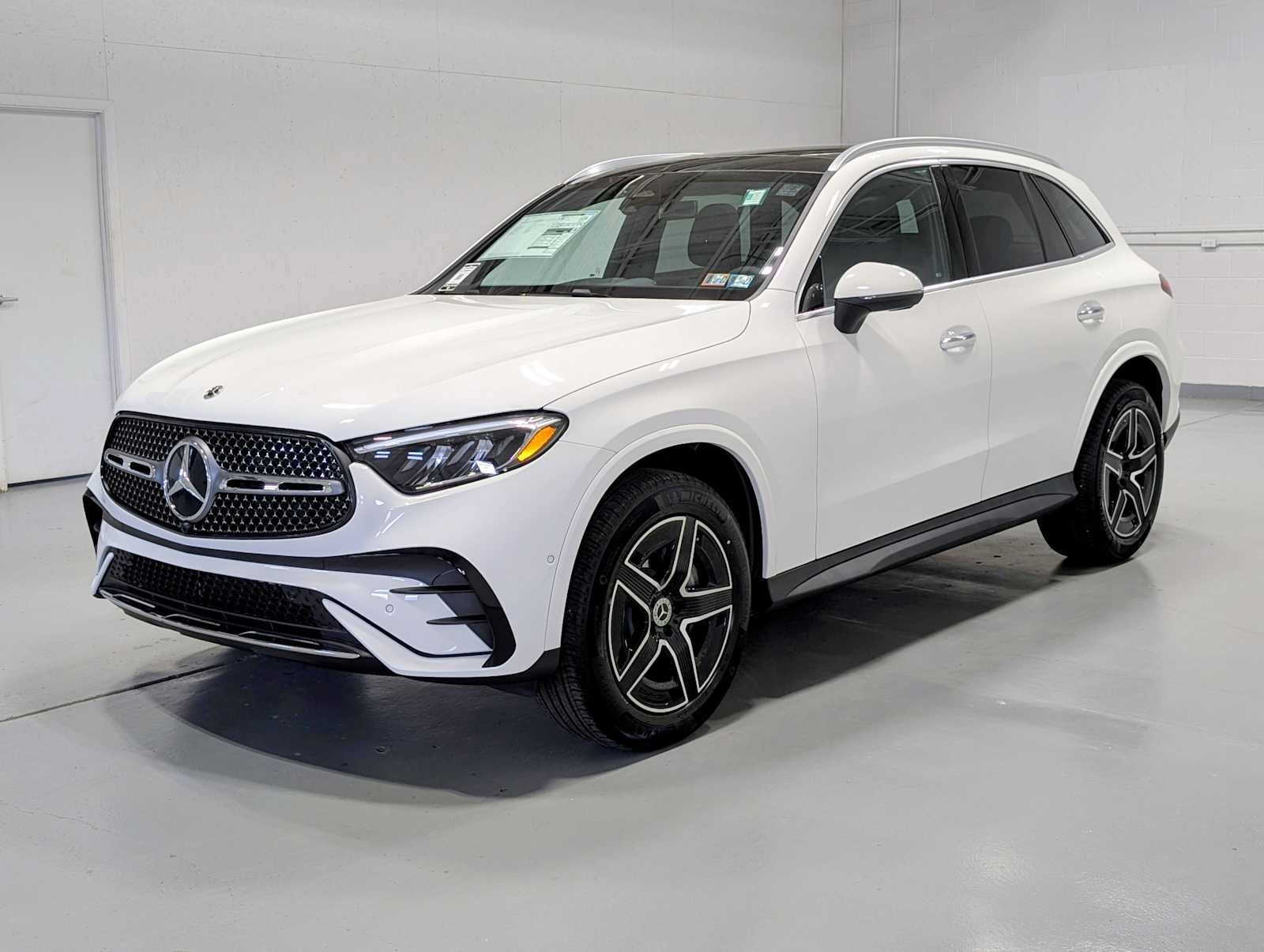 New 2026 Polar White Mercedes-Benz GLC 300 image 1