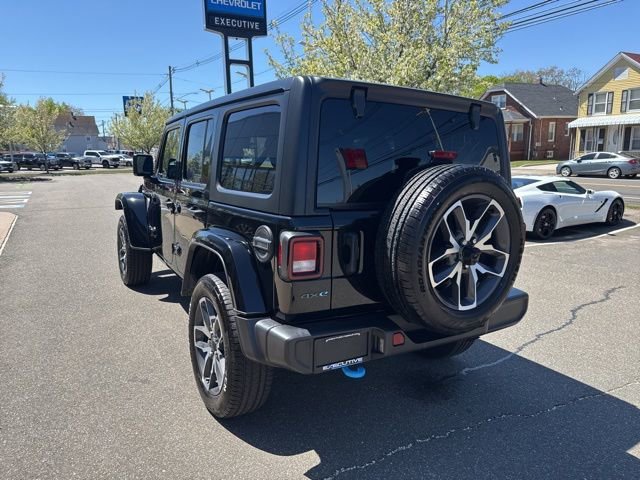 Used 2024  Jeep Sport S image 8