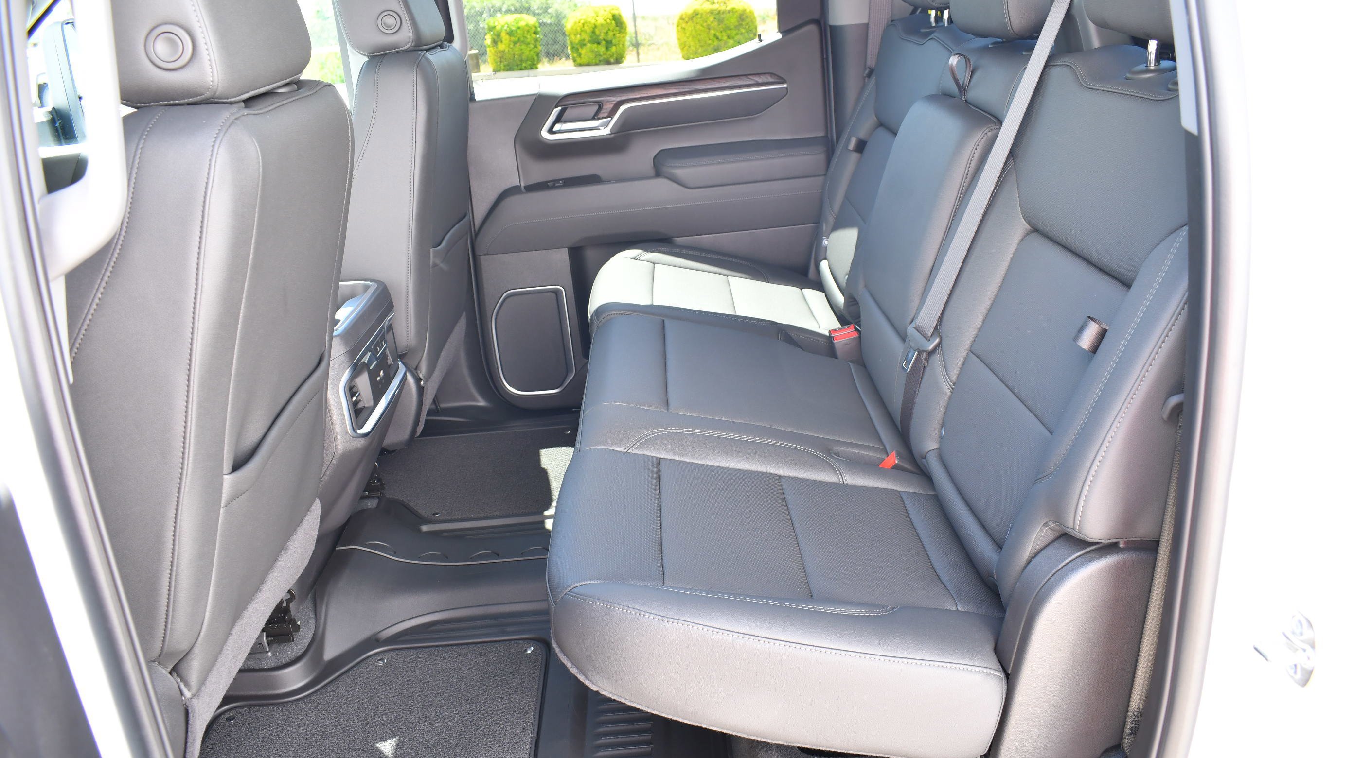 2026 GMC Sierra 1500 SLT - Photo 31