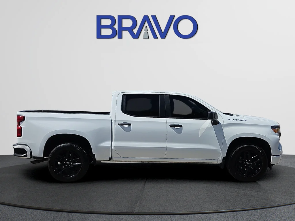 Used 2025 Summit White Chevrolet Custom image 5