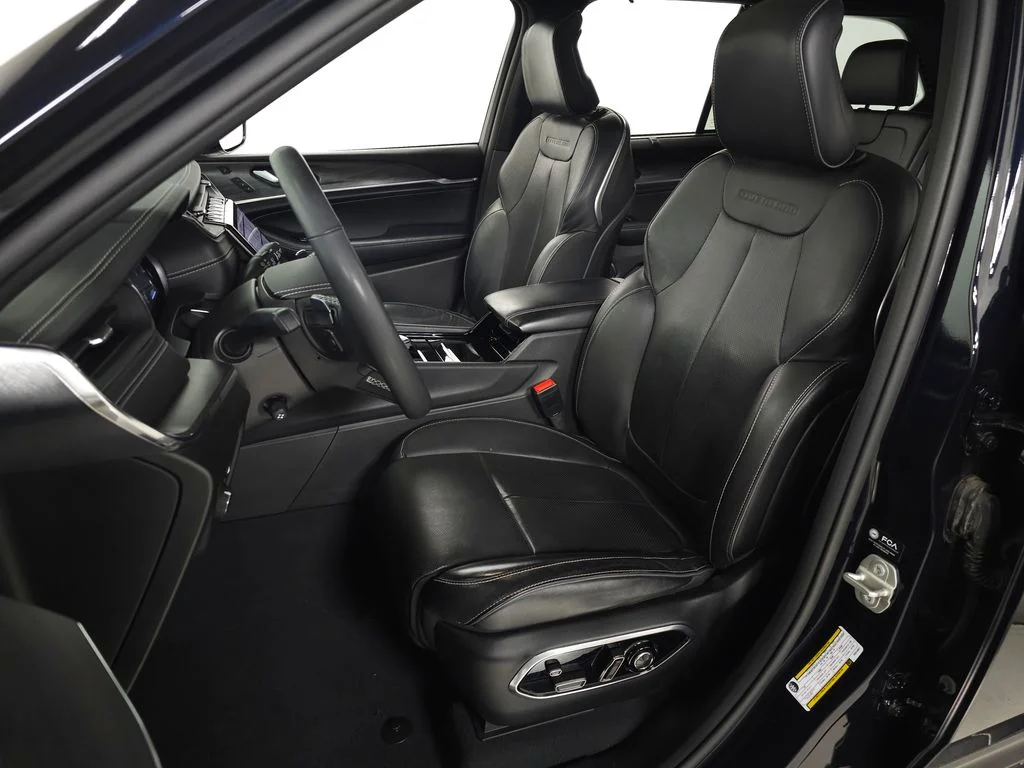 Used 2023 Black Jeep Overland image 17