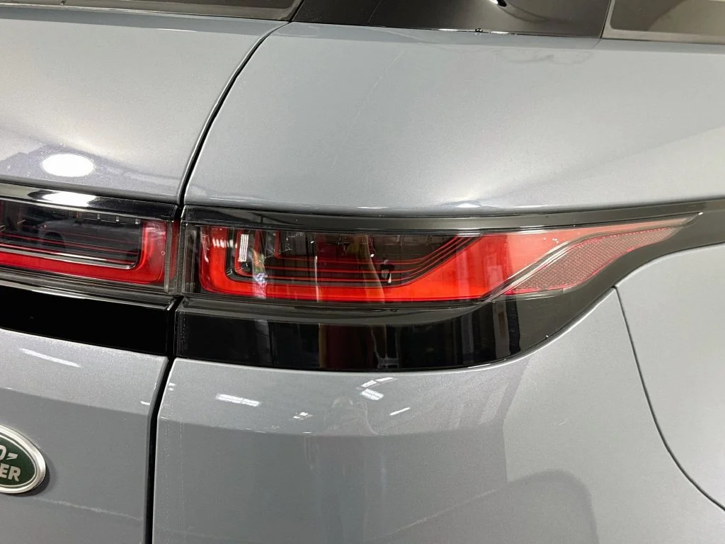 Used 2023 Gray Land Rover R-Dynamic SE image 35