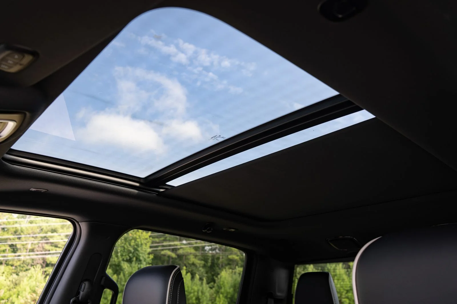 New 2026 Diamond Black Crystal Pearl-Coat Exterior Paint RAM Limited image 31