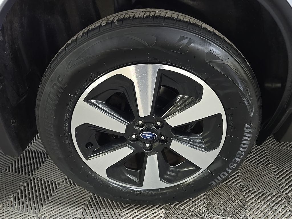 Used 2017 Silver Subaru 2.5i Premium image 16