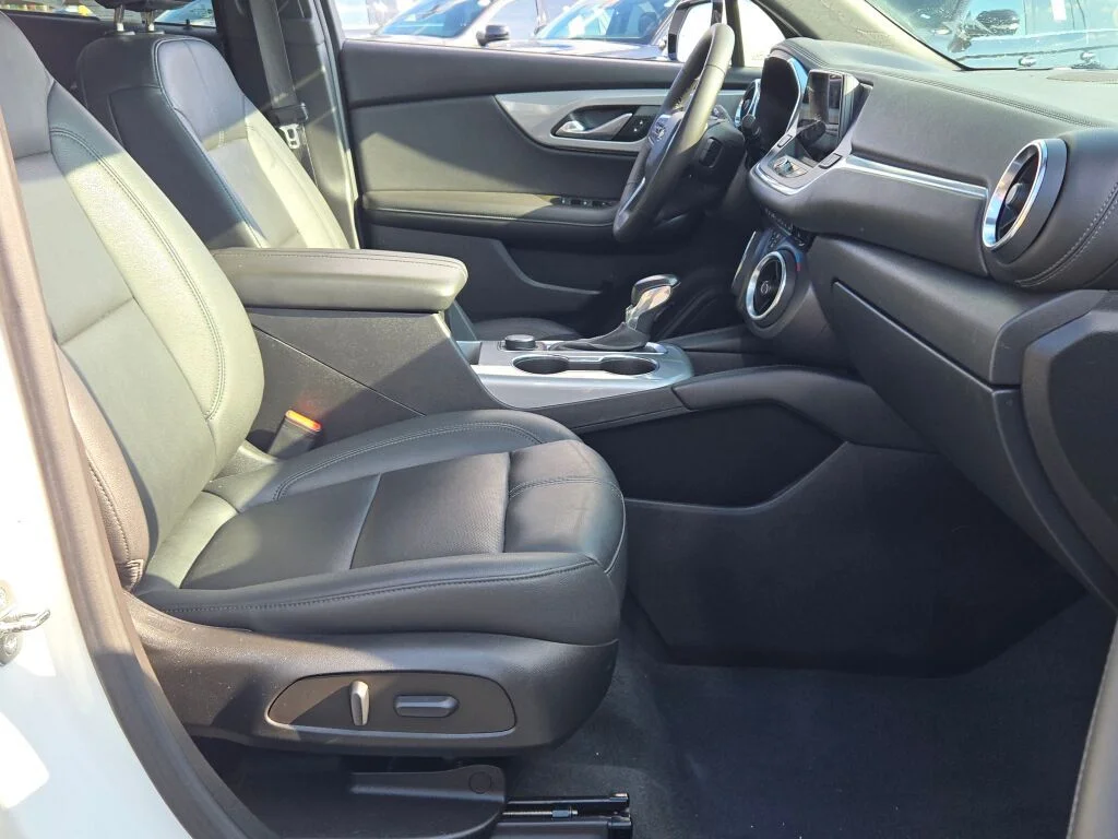 Used 2022 White Chevrolet LT image 6