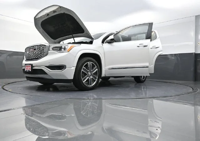 Used 2018 White GMC Denali image 40