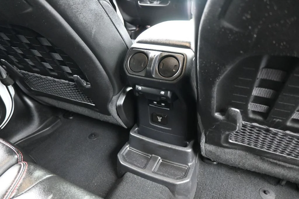 Used 2022 Bright White Clearcoat Jeep Unlimited Rubicon image 41