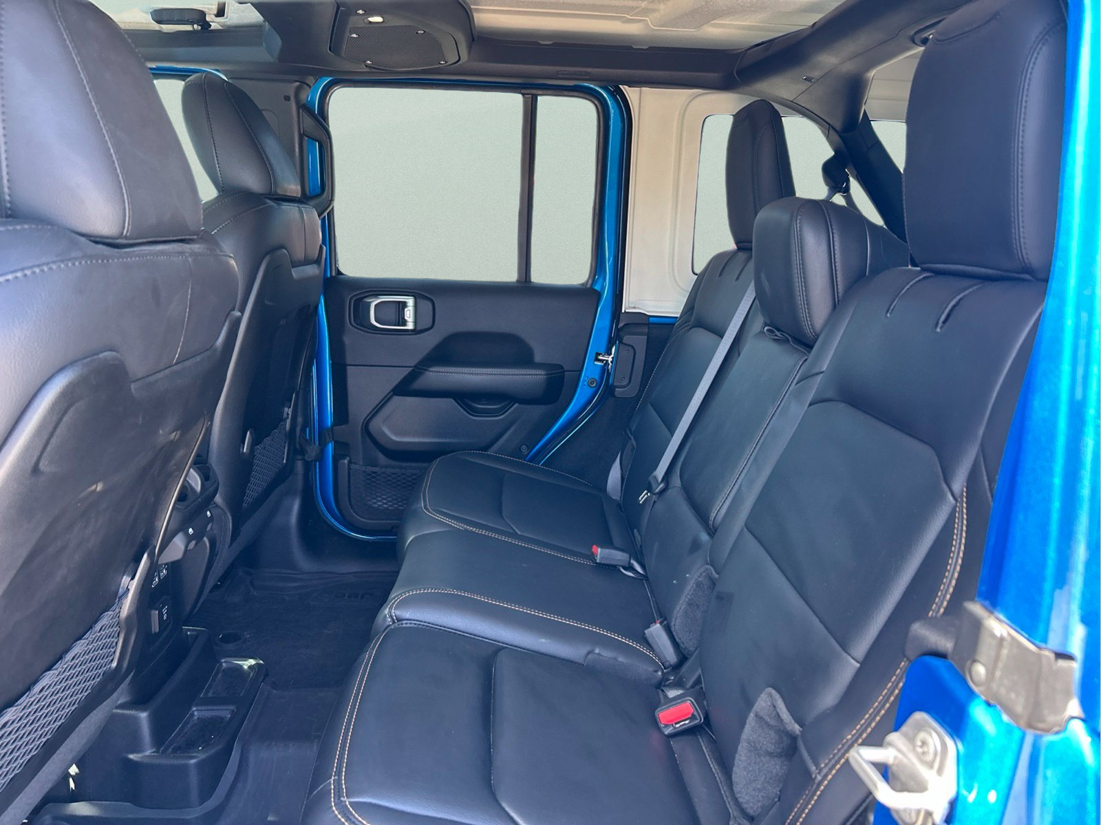 Used 2024 Blue Jeep Sahara image 10