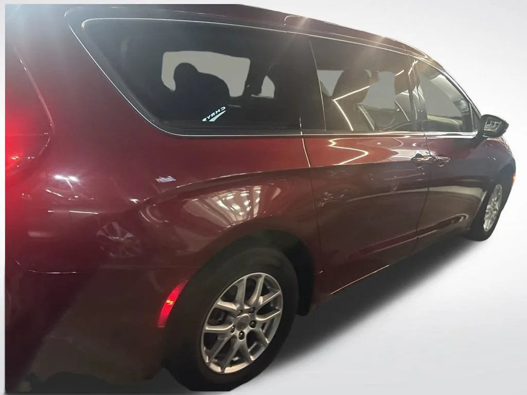 Used 2023 Red Chrysler Touring L image 7