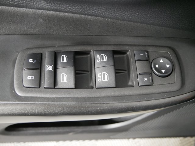 Used 2022 Bright White Clearcoat Jeep Trailhawk w/ Technology Pkg & Comfort Pkg image 25