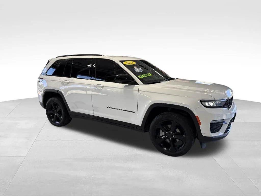 Used 2023 White Jeep Limited image 11