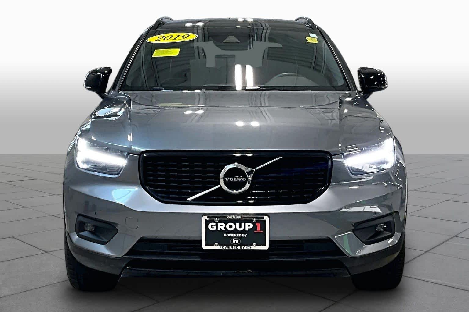 Pre-Owned 2019 Volvo XC40 R-Design