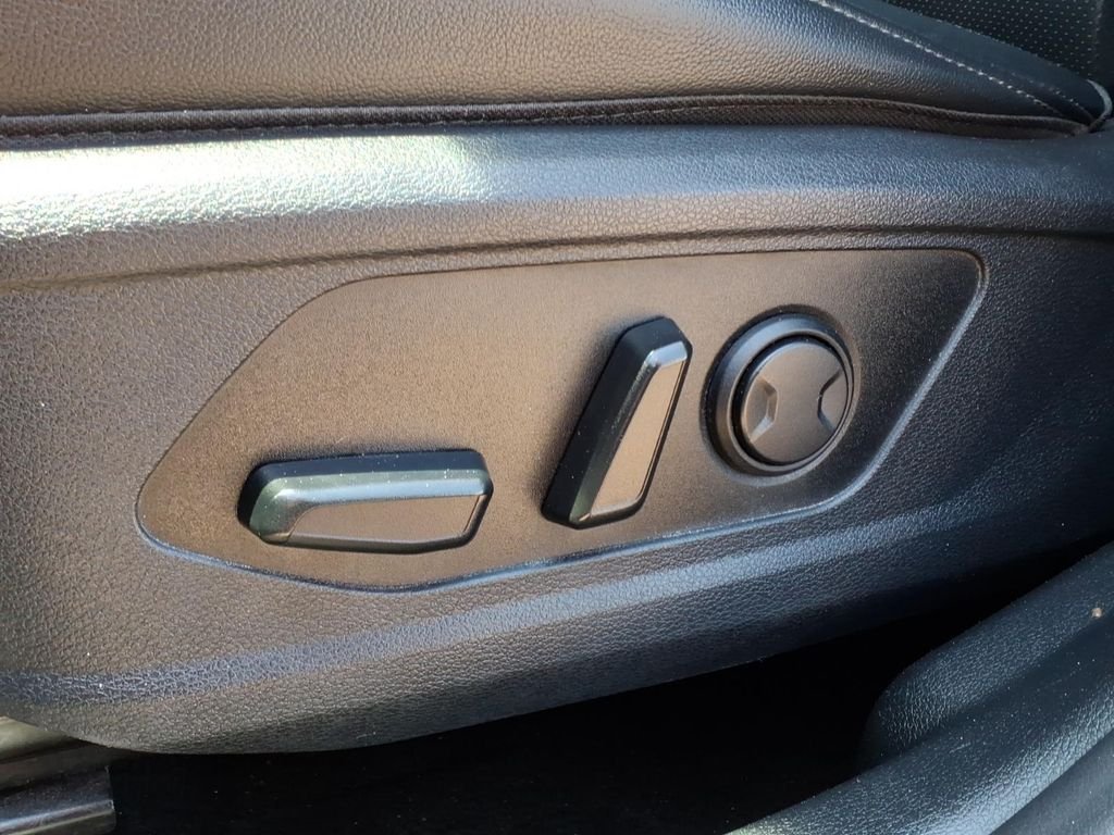 Used 2023 Ebony Black Kia EX image 4