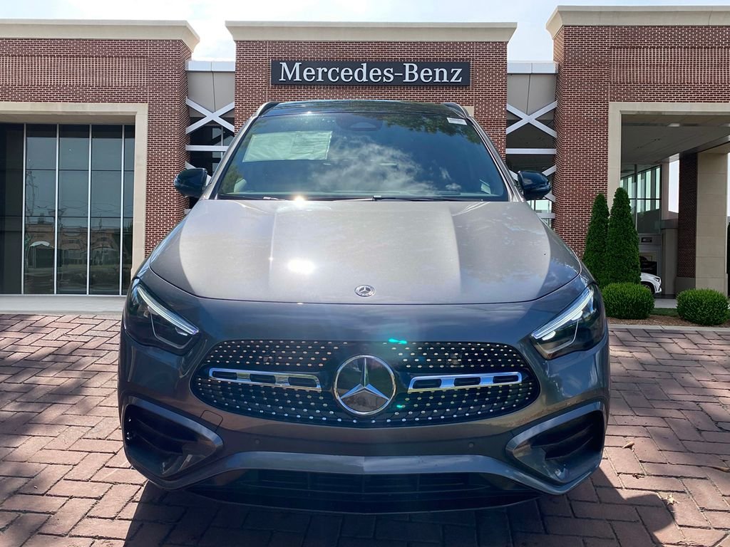 Used 2025 Mountain Grey Metallic Mercedes-Benz GLA 250 image 3