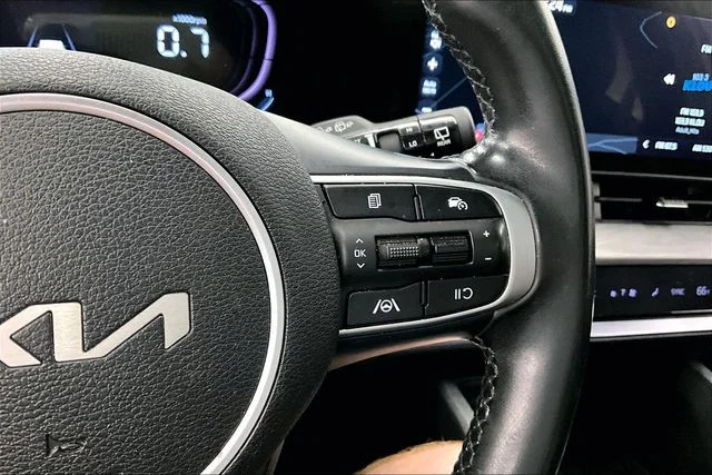 Used 2023 Glacial White Pearl Kia X-Line image 28