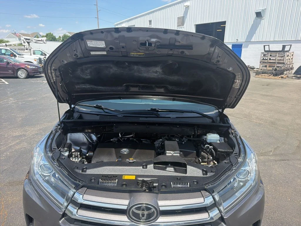 Used 2018 Gray Toyota Limited image 32