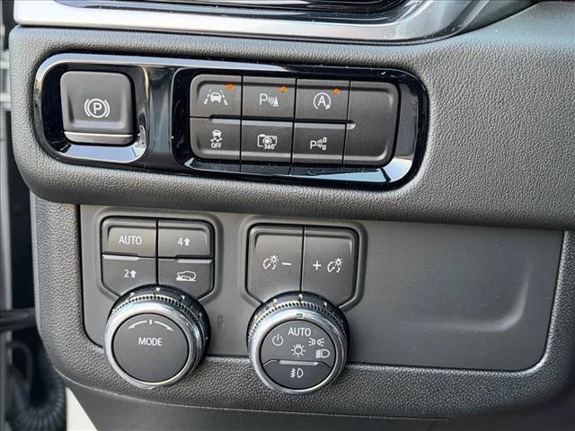 Used 2025 White Frost Tricoat GMC Denali image 26