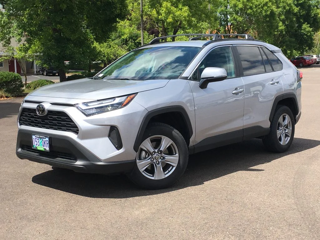 2025 Toyota RAV4 XLE AWD's photo